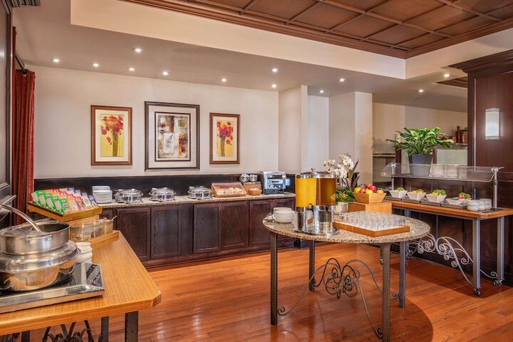 DoubleTree by Hilton Chicago - North Shore Conference Center