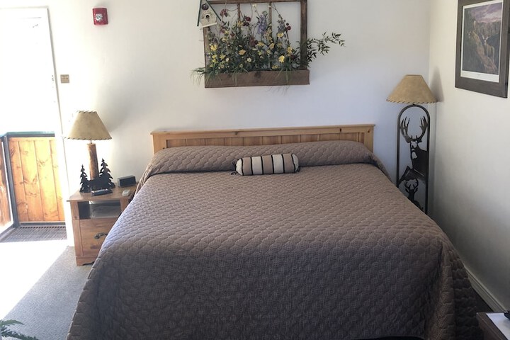 Rustic Inn Motel
