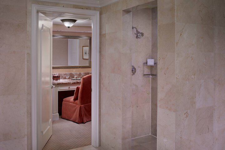 Room 28 of 67