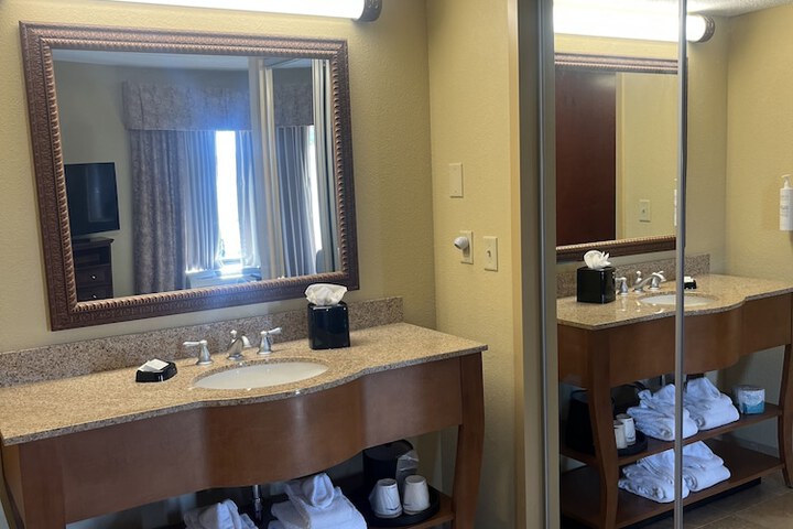 Room 13 of 34