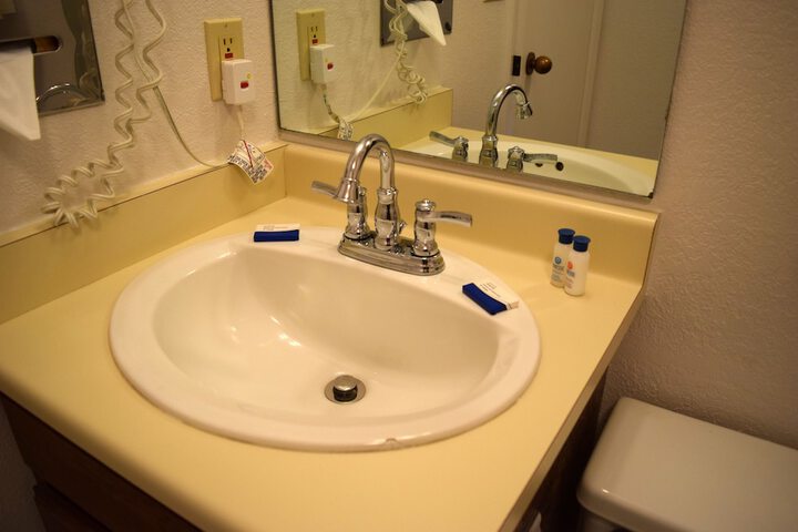 Room 6 of 37