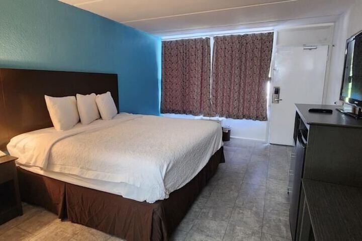 Room 52 of 60
