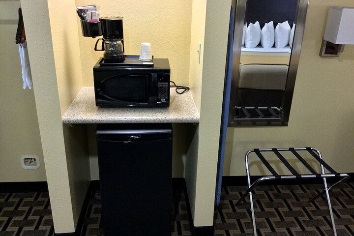 Days Inn by Wyndham Baytown East