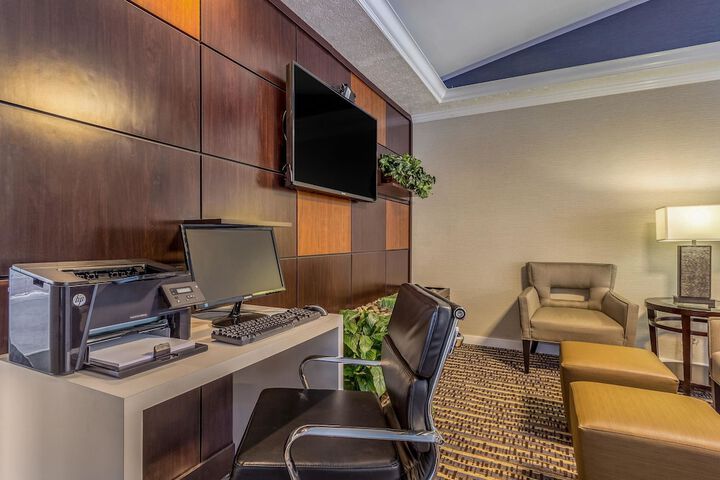 Business Center 31 of 31