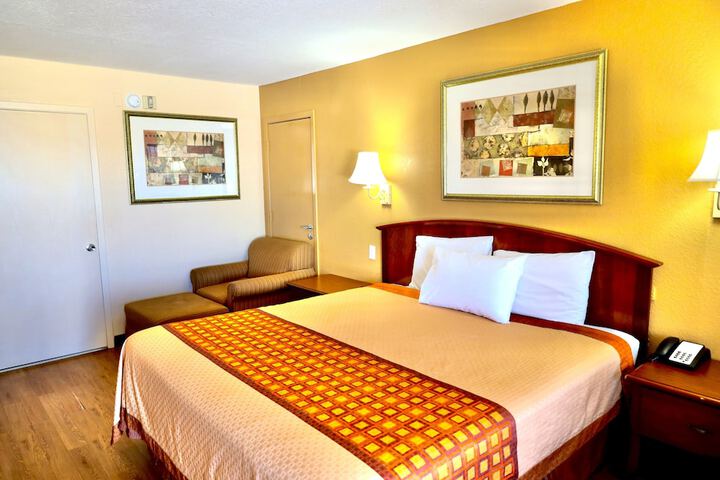 Room 16 of 34