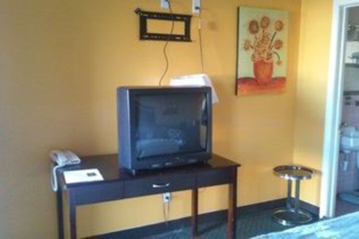 Motown Inn & Suites