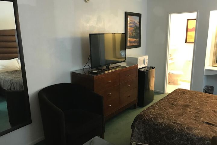 Room 10 of 17