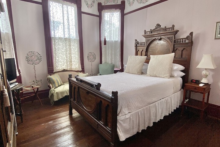 Coppersmith Inn B & B