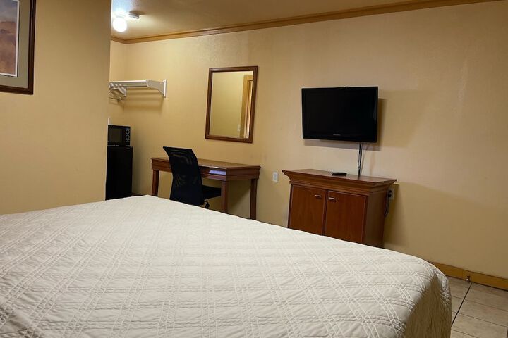 Room 11 of 15