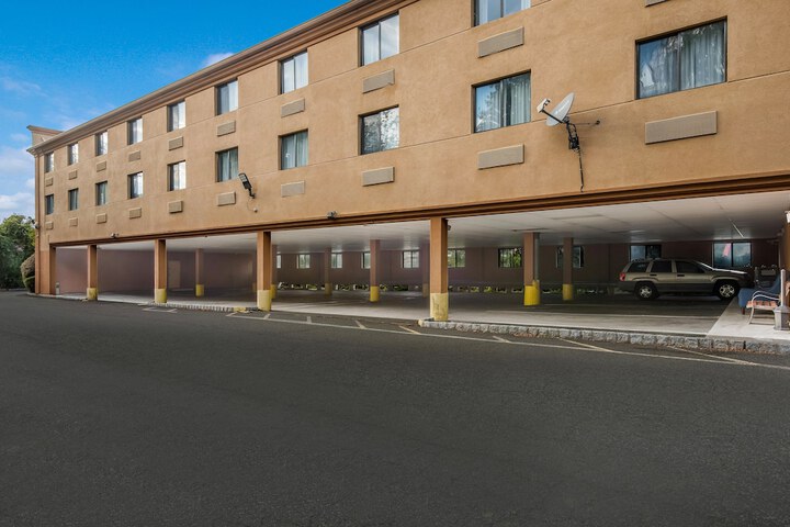 Hotel 8 of 34