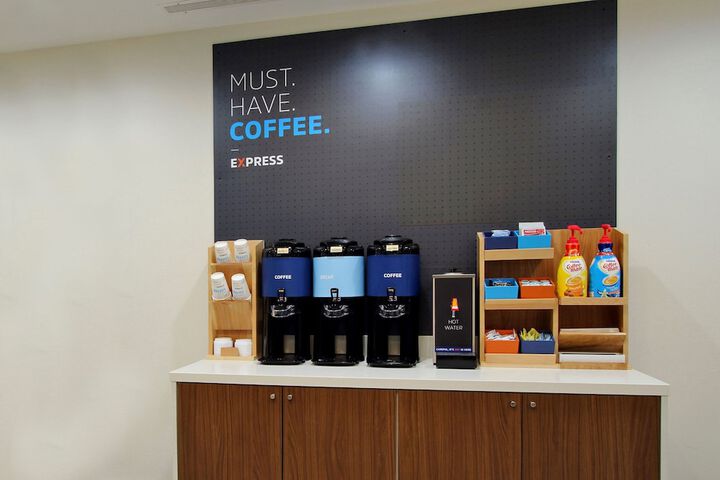 Holiday Inn Express & Suites Racine by IHG