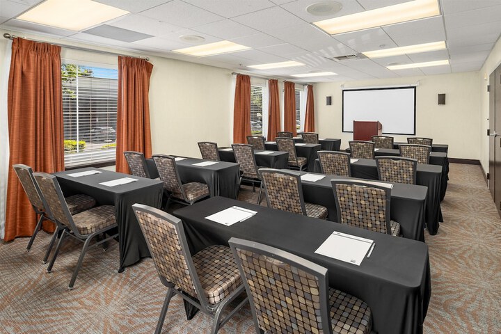 Hampton Inn & Suites Seattle-North / Lynnwood