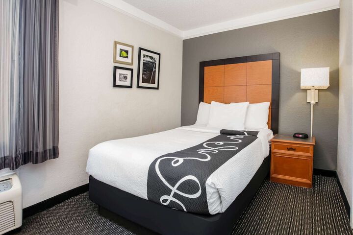 Room 46 of 102