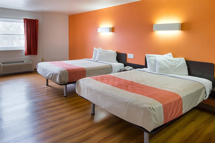 Room 14 of 32