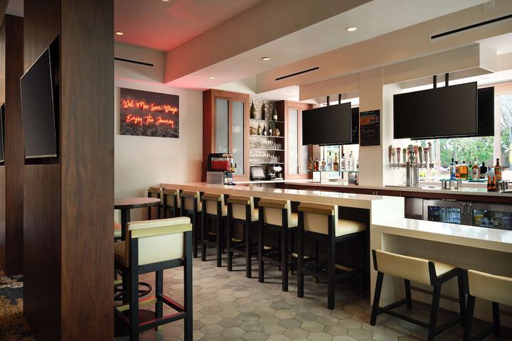 Lounge 47 of 67