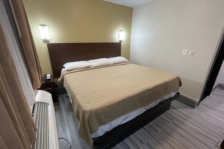 Room 12 of 16
