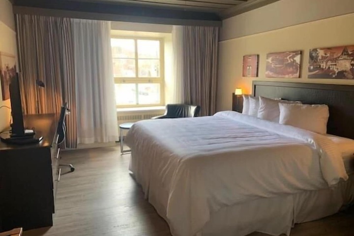 Room 21 of 38
