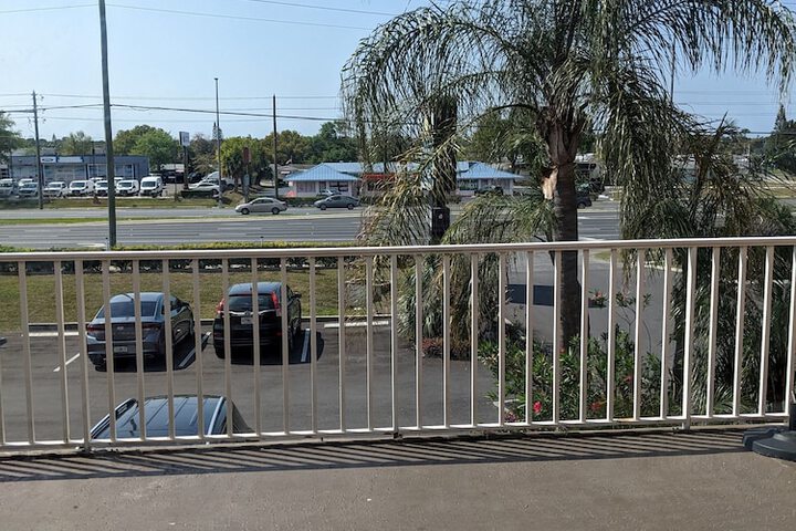 Days Inn & Suites by Wyndham Port Richey
