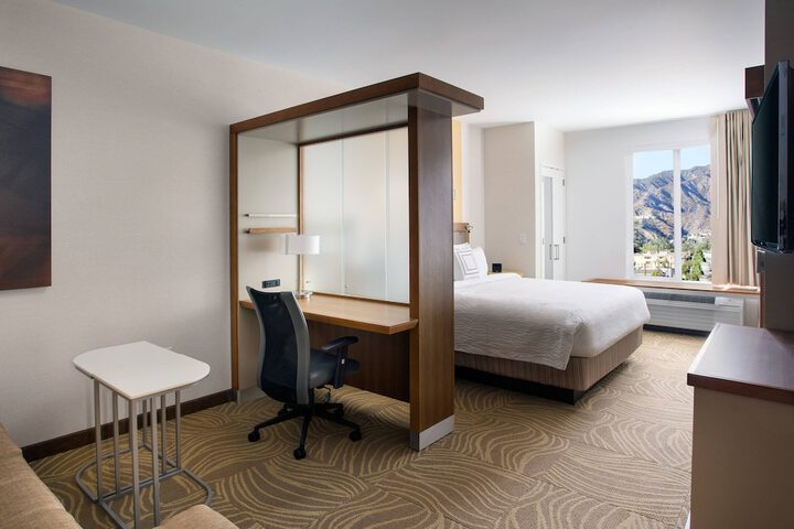 Room 27 of 61