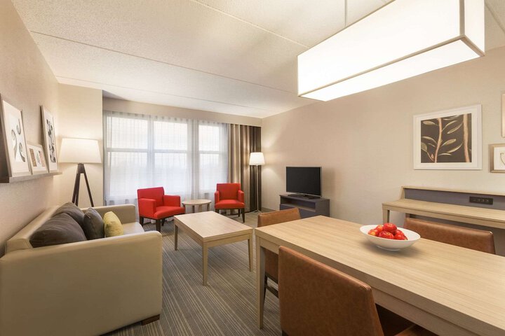 Country Inn & Suites by Radisson Bloomington at Mall of America, MN
