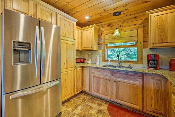 Jacksonville Cabin w / Wraparound Deck & Views