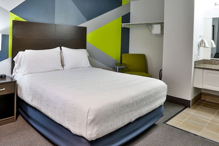 Room 8 of 30