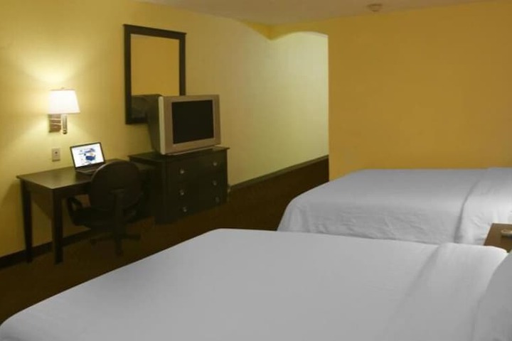 Room 10 of 14