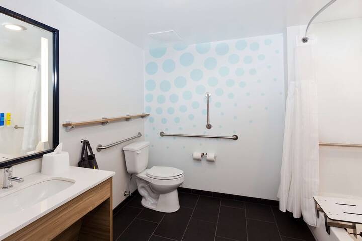Room 35 of 47