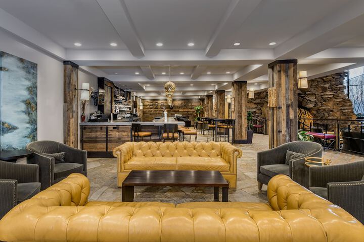 Lounge 71 of 80
