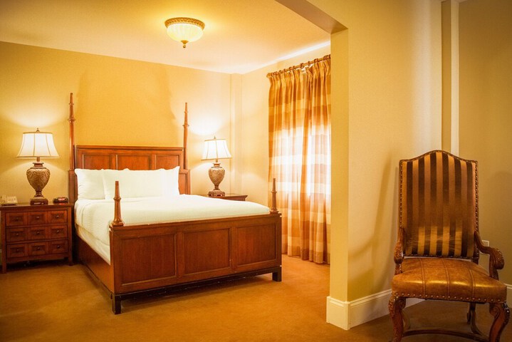 Grant Hall Hotel