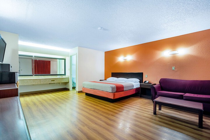 Room 14 of 30