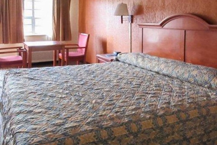 Room 4 of 14