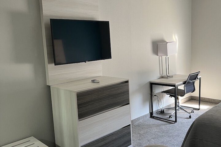 Room 30 of 38