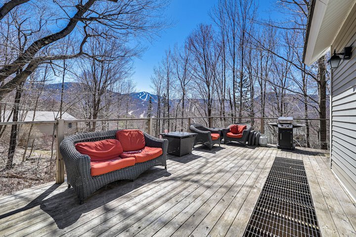 Jeffersonville Home w / Deck Near Hiking & Climbing