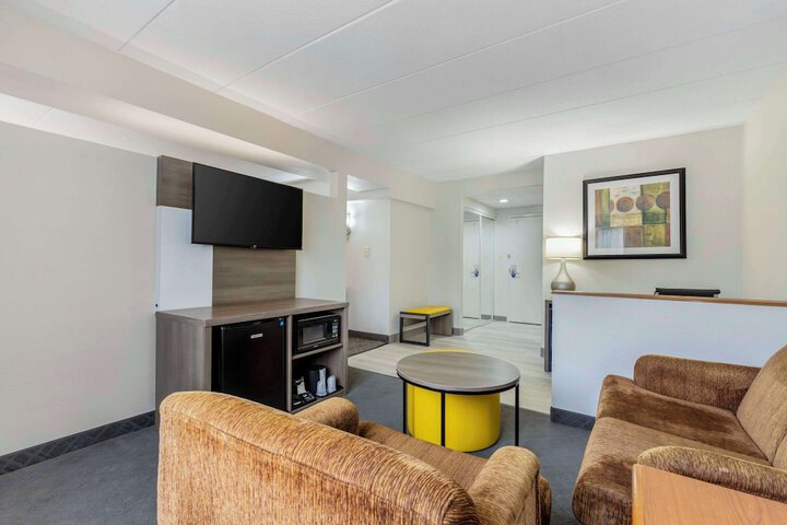 Room 16 of 36