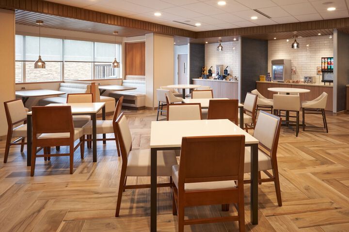 Breakfast/Coffee Service 23 of 27