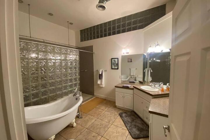 Chic Historic Loft Apartment in Downtown Kittanning