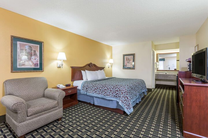 Room 11 of 18