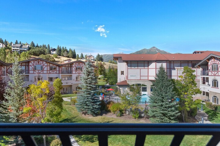 Villas at Zermatt Resort - Condos