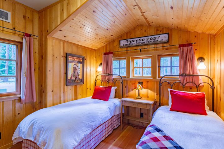 Lake Creek Lodge