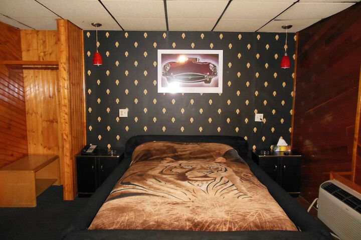 Room 27 of 44