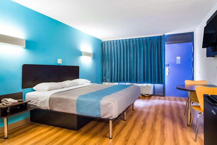 Room 29 of 38