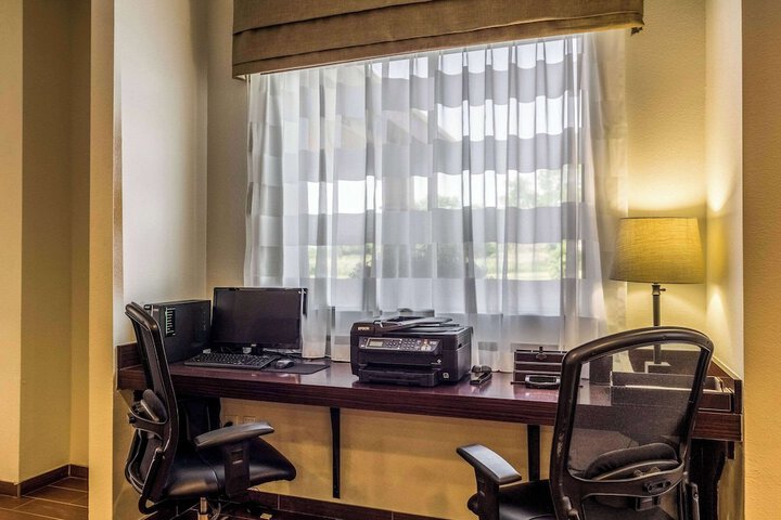 Business Center 36 of 36