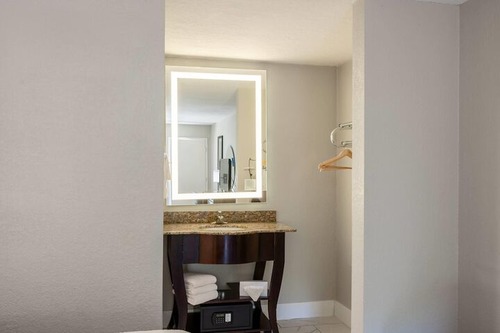 Days Inn by Wyndham Port Charlotte / Punta Gorda