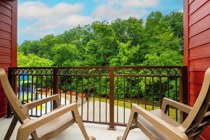 Country Cascades Waterpark Resort