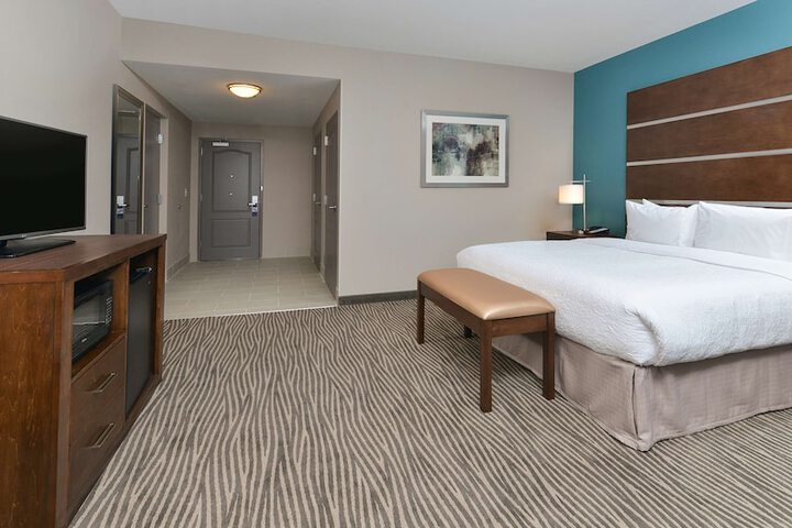 Hampton Inn & Suites Des Moines Downtown