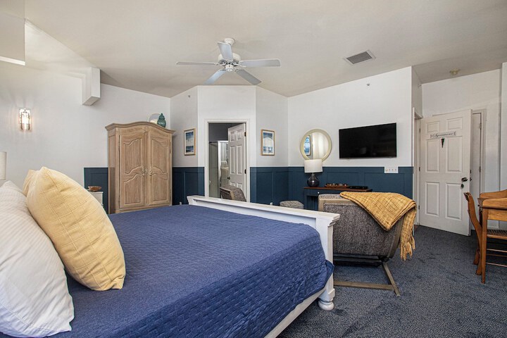 Room 71 of 102