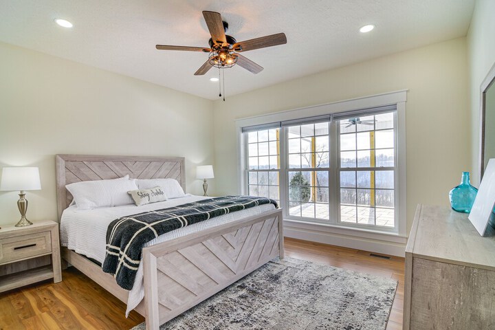Dale Hollow Cottage w / Covered Porch & Lake Views!