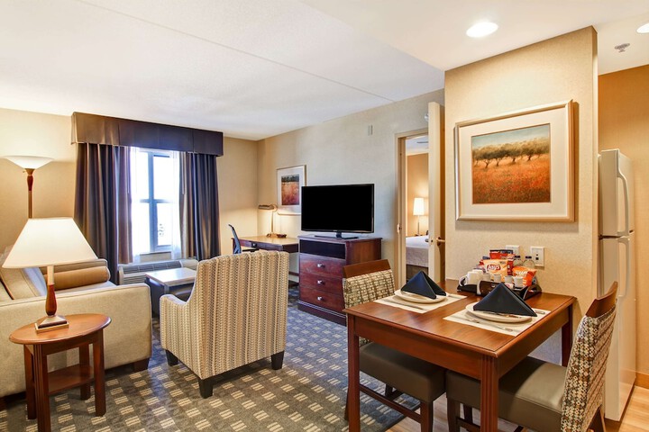 Room 28 of 60