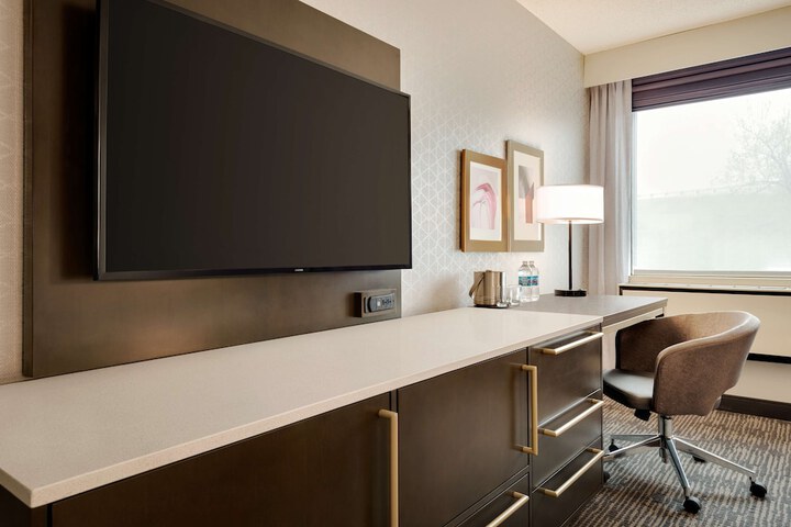 Room 32 of 53